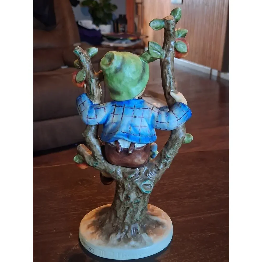 Hummel Goebel Figurine APPLE TREE BOY 142/V TMK 4 Made in Germany